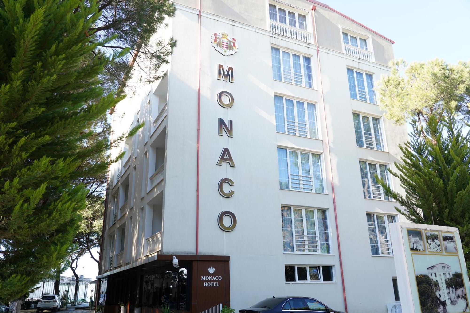 Hotel Monaco & Garden Golem  Exterior foto